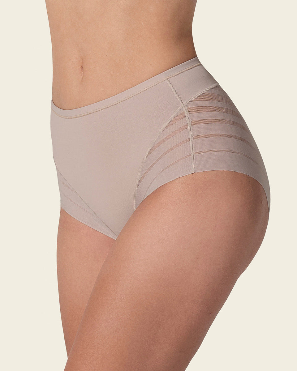 Panty faja clásico con control moderado de abdomen y bandas en tul