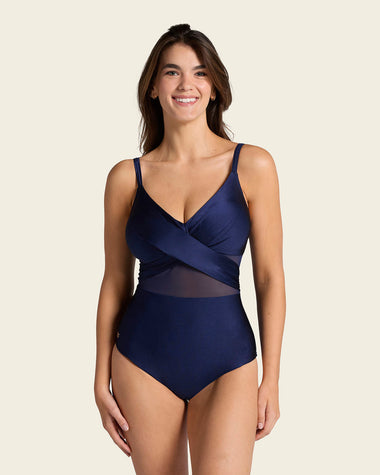 Vestido de baño entero con escote cruzado y tela con brillo#color_509-azul-oscuro