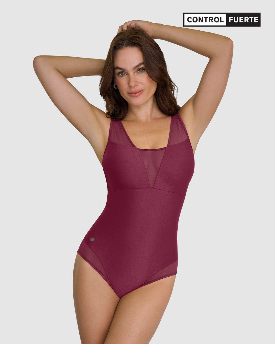 Traje de baño entero con detalles en tul en escote y piernas