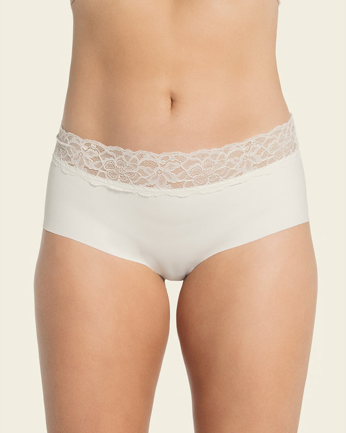 Panty hipster en tela ultraliviana con franja de encaje#color_253-marfil