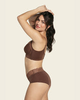 Panty hipster en tela ultraliviana con franja de encaje#color_857-cafe-medio
