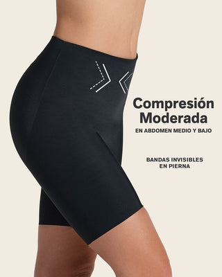 Panty short invisible de control moderado con realce de glúteos#color_700-negro