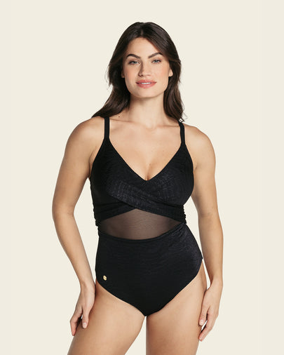 Traje de baño entero control suave de abdomen elaborado con nylon reciclado#color_700-negro