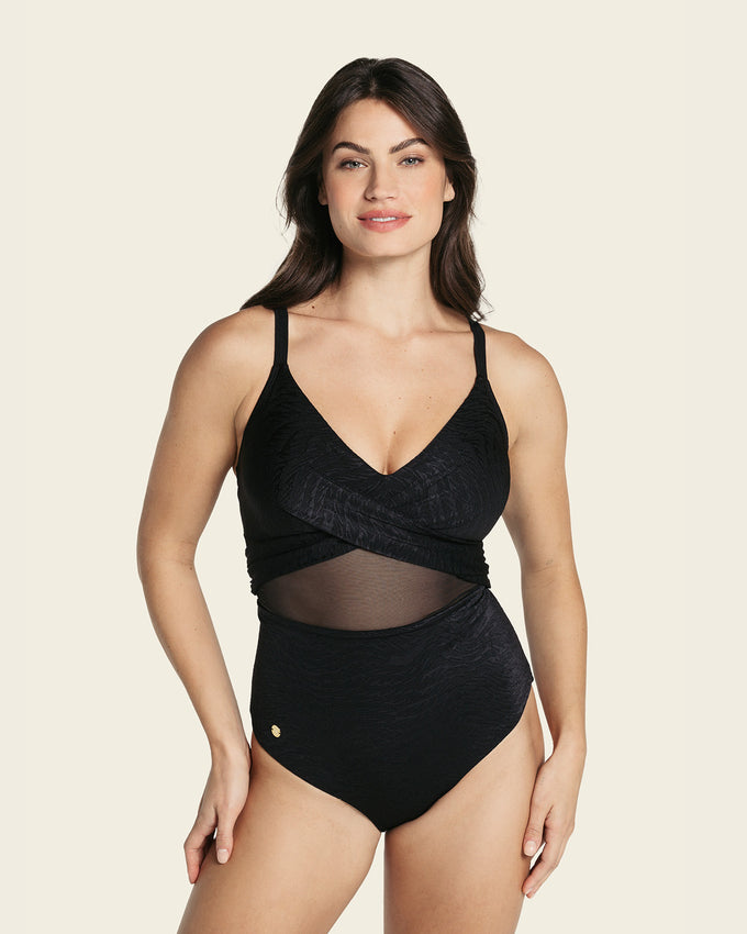 Traje de baño entero control suave de abdomen elaborado con nylon reciclado#color_700-negro