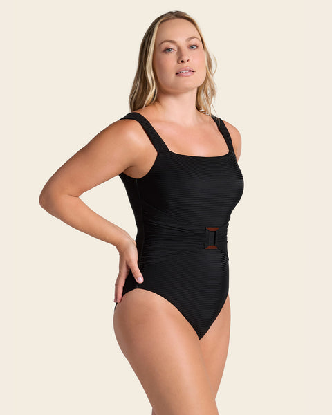 Vestido de baño entero de control fuerte en abdomen con fajón drapeado y hebilla#color_700-negro