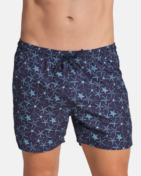 Pantaloneta de baño con malla interna y cintura ajustable#color_a12-estampado-estrellas-de-mar