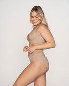 Panty hipster en tela ultraliviana con franja de encaje