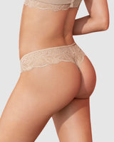 Panty estilo tanga brasilera con laterales anchos y encaje#color_802-cafe-claro