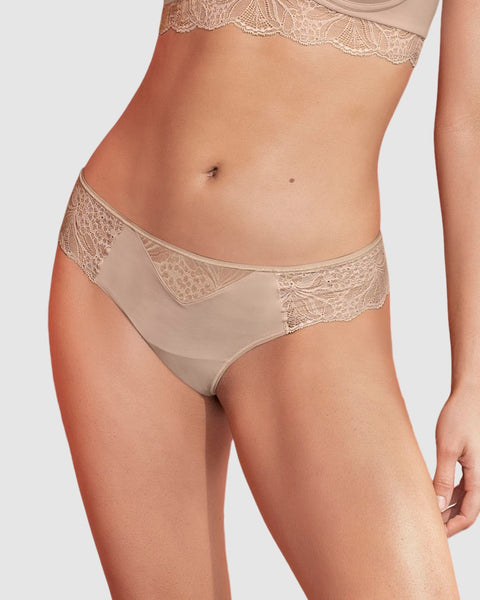 Panty estilo tanga brasilera con laterales anchos y encaje#color_802-cafe-claro