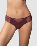 Panty estilo tanga brasilera con laterales anchos y encaje