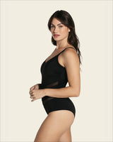Traje de baño entero control suave de abdomen con diseño geométrico en tul#color_700-negro